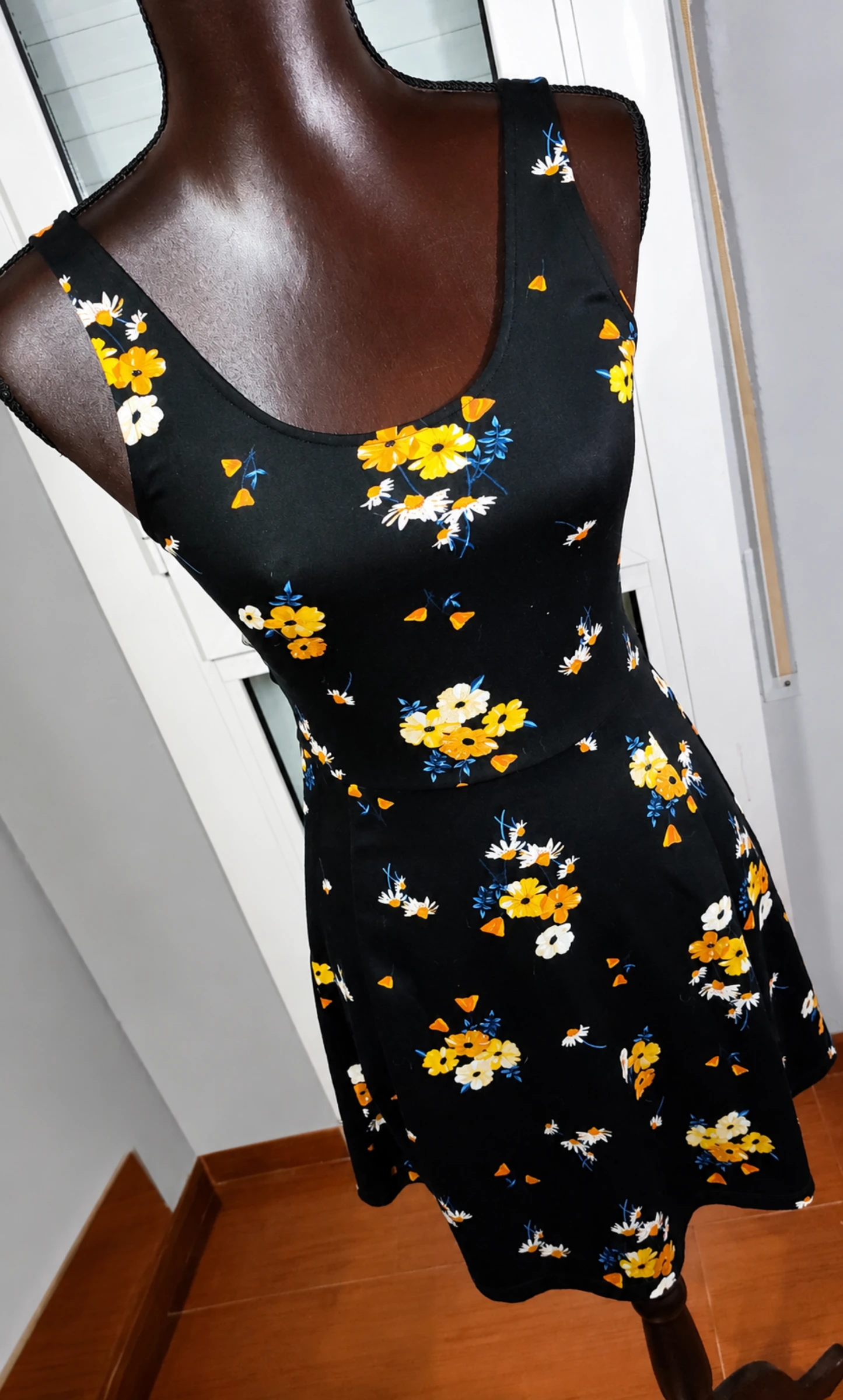 Vestido Floral Divided H&M Talla S (36) – Negro | Ideal para Verano